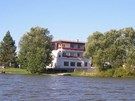 Penziony Česká Kanada. Nabízíme penziony krásném prostředí České Kanady. Penzion Lada je přímo u rybníka a patří mezi nejvyhledávanější penziony v České Kanadě.