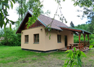 Chata u vody a jezu na řece Lužnice k pronájmu pro 8 osob je ideálním místem pro rybáře, vodáky a milovníky řeky Lužnice. Chata k pronájmu se nachází jen 10m od vody u jezu na řece Lužnici. Voda je zde nádherná a chata nabízí příjemný pronájem u vody.