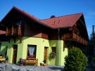 Luxusní chalupa s vířivkou a saunou k pronajmutí Krušné hory v obci Hroznětín, Chalupa Slunovrat s vířivkou, saunou a v létě s bazénem na úpatí Krušných hor.