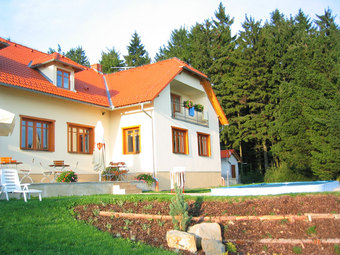 Ubytování s vyhřívaným bazénem a výřivkou v penzionu Mikulčin Vrch - Starý Hrozenkov - Slovácko