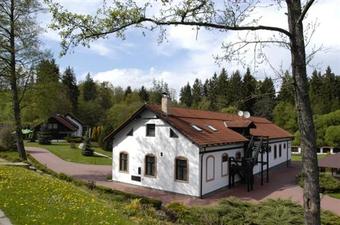 Penzion Green valley s tenisovými kurty a bazánem - ubytování Posázaví - Chotýšany