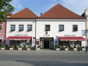 Hotel, Beroun, Hotel Český Dvůr