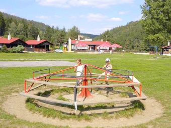 Kempy na Berounce, Kemp Křivoklát - Berounka v chatové osadě Višňová Hájek