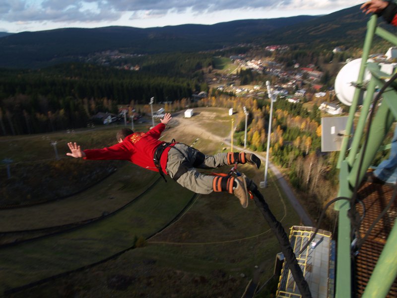 Dovolená netradičně Bungee Jumping z Televizní věže, Harrachov, Levné ubytování Krkonoše - ubytovani-v-severnich-cechach